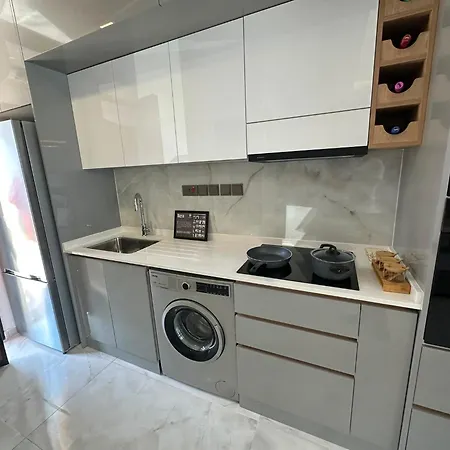 דירה Elegant Ground Floor *